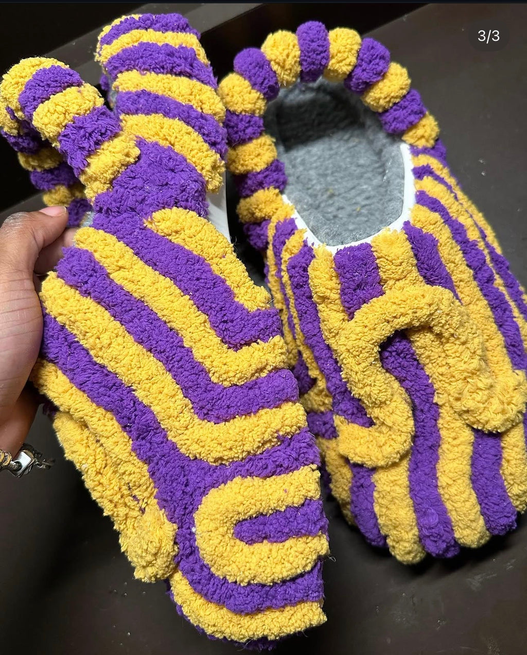 Que Fraternity Slippers