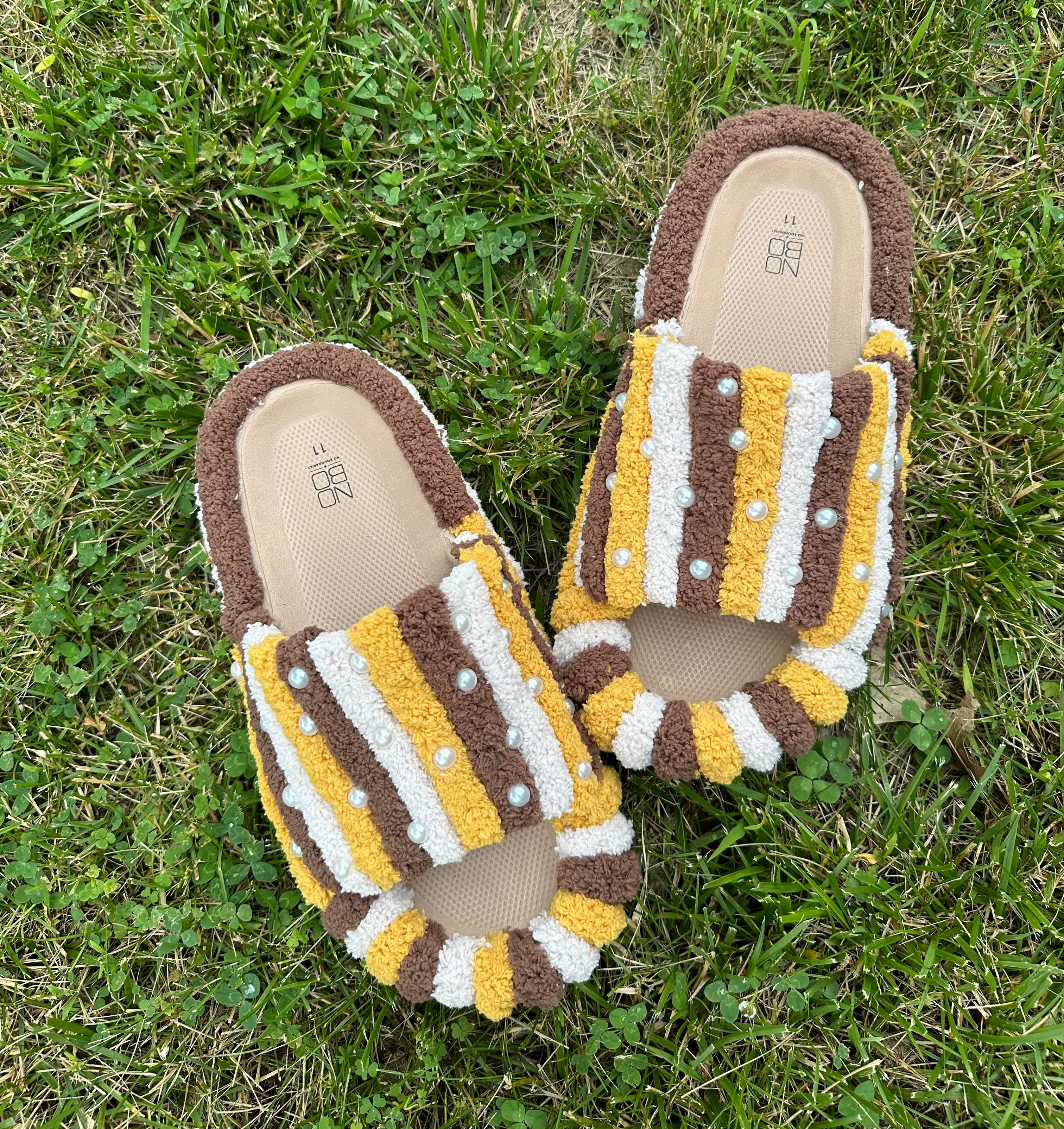 Neutral babe slides