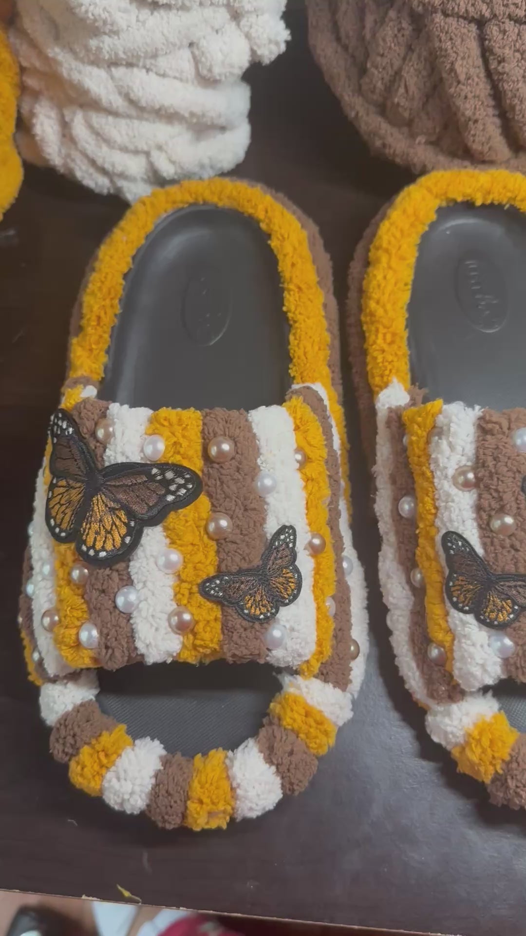 Neutral butterfly slides